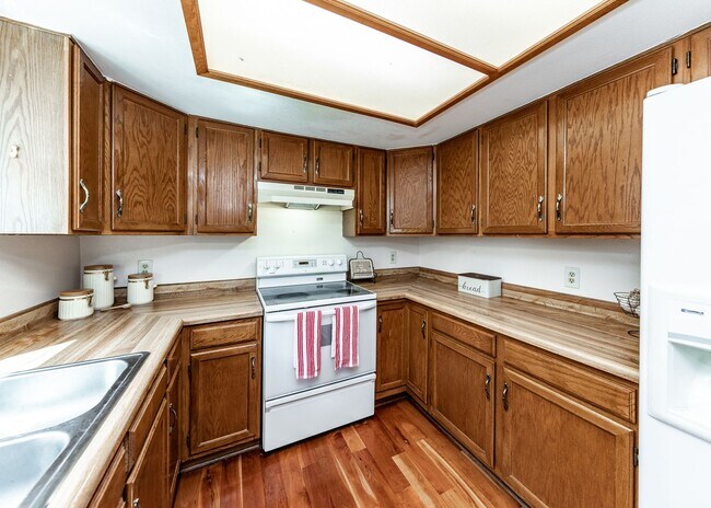 Building Photo - Westside Home in Mt Shadows in D20