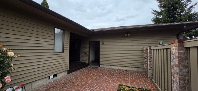 Building Photo - 2200 NW Doral St