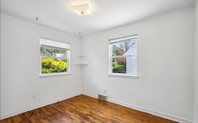 Building Photo - 1530 Snyder Rd