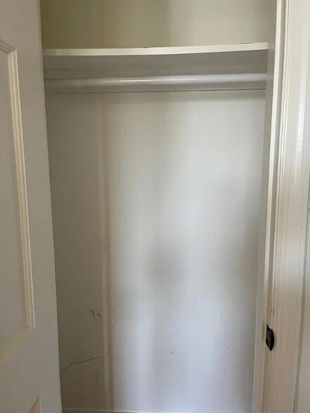 Building Photo - 5-7 Royalton Pl