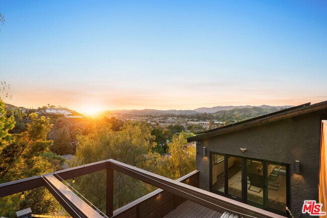 Building Photo - 28207 Laura La Plante Dr