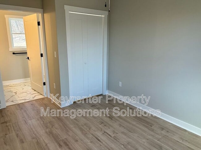 Building Photo - 300 Fairview Ave