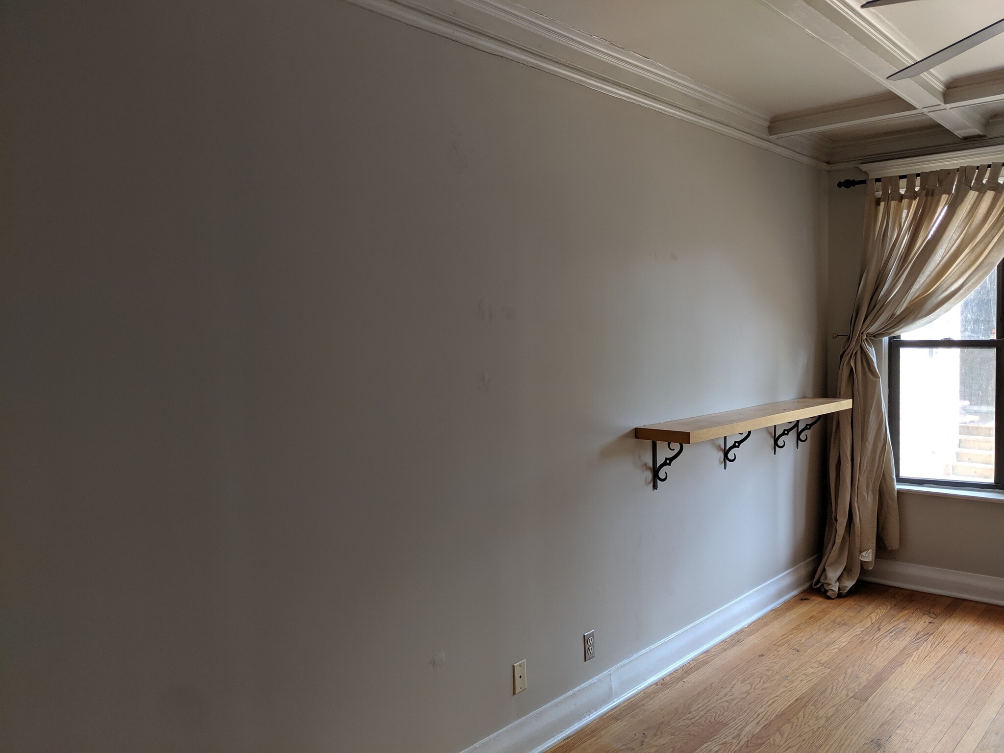 Living Room - 925 E 61st St