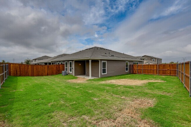 Building Photo - 752 Wheatfield Dr