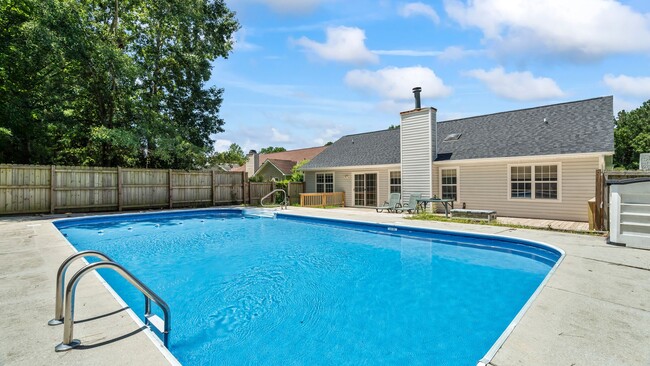 Building Photo - Home with In-ground Pool!