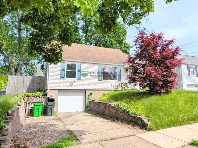 Building Photo - 940 17th St NE