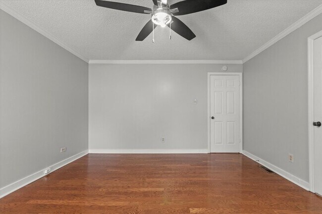 Building Photo - 429 NE Russell St