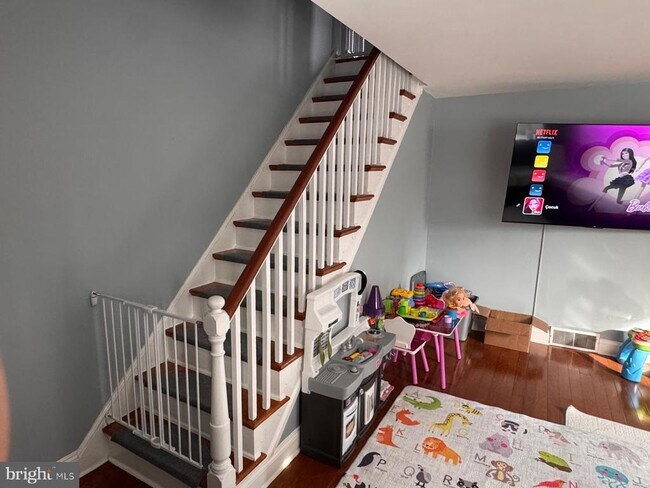 Building Photo - 251 Childs Ave