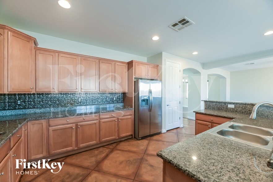 Building Photo - 28 Delighted Ave