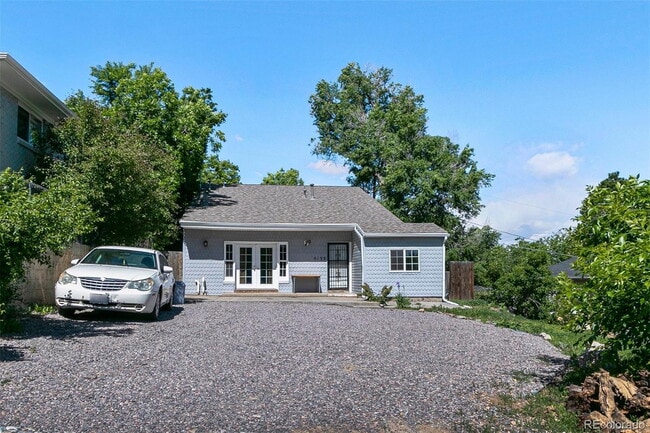 Building Photo - "Spacious 5-Bedroom Denver Gem with 2.5 Baths and 1,920 Sq Ft of Comfort!"