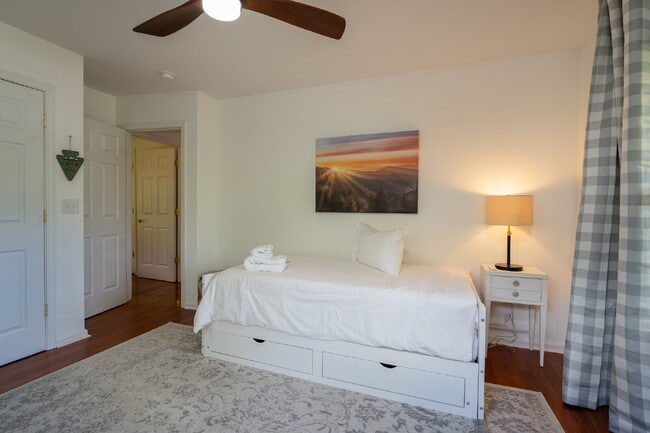 Building Photo - Mountain Lux Home - Centrally Located in Brevard! Furnished Mid- Term Rental Available from Novem...