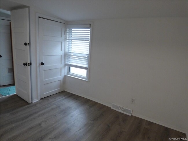 Building Photo - 9 Fredericks Rd