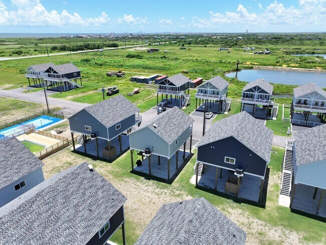 Building Photo - 1032 Sunset Cir