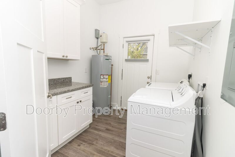 Building Photo - 2012 E 12th St