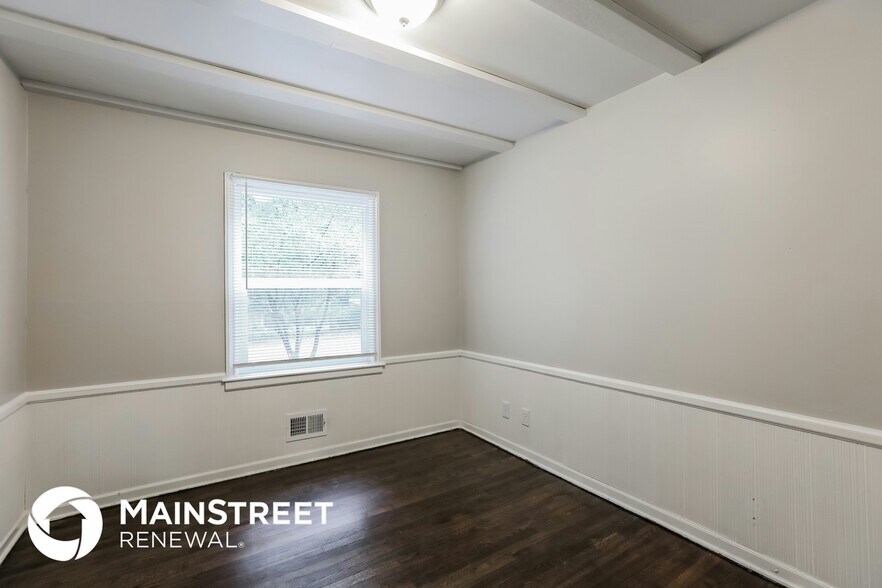 Building Photo - 9505 Newton Ave