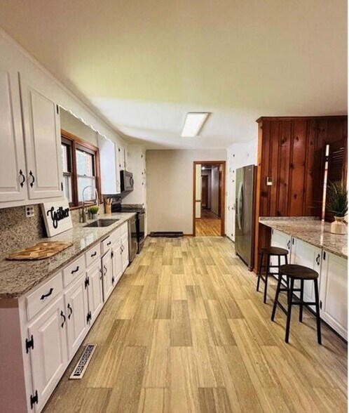 Building Photo - 4932 Lair Dr