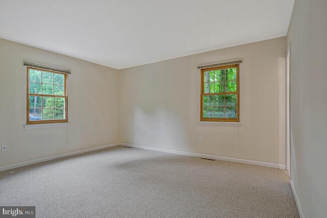 Building Photo - 607 Ridge Dr