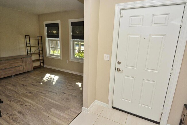 Building Photo - 3524 Carriage Pointe Cir