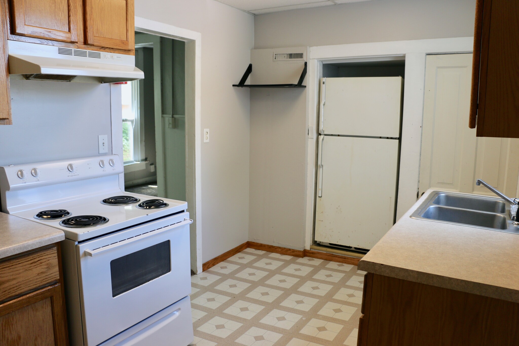 Kitchen - 331 Center St