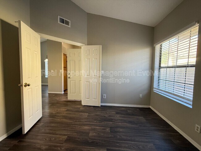 Building Photo - 455 S Mesa Dr