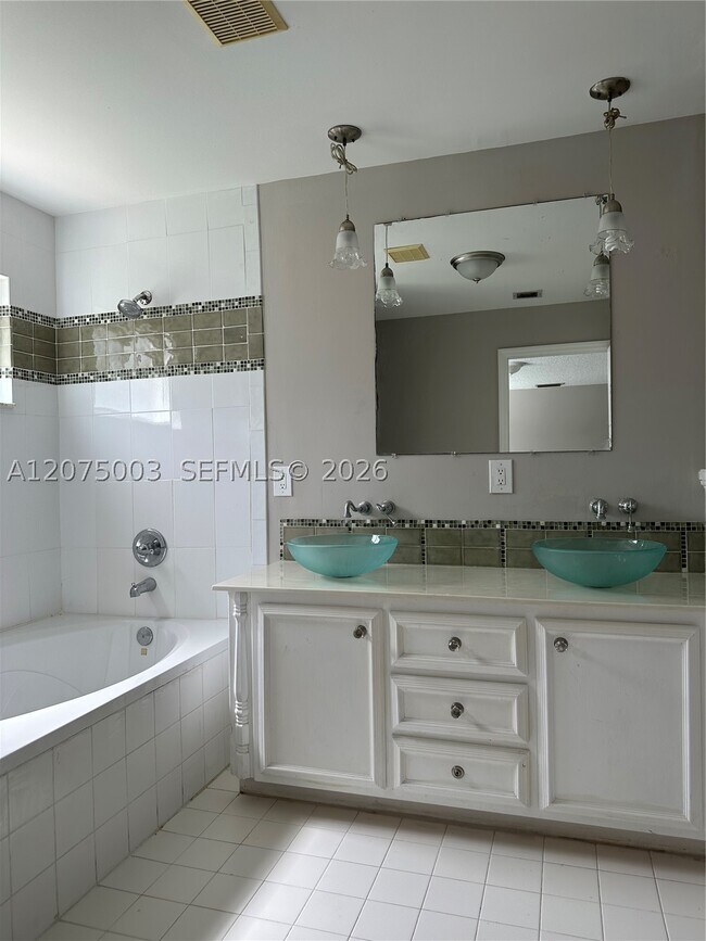 Building Photo - 2403 SW 106th Ave