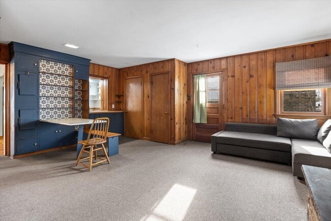 Building Photo - 9108 S Utica Ave