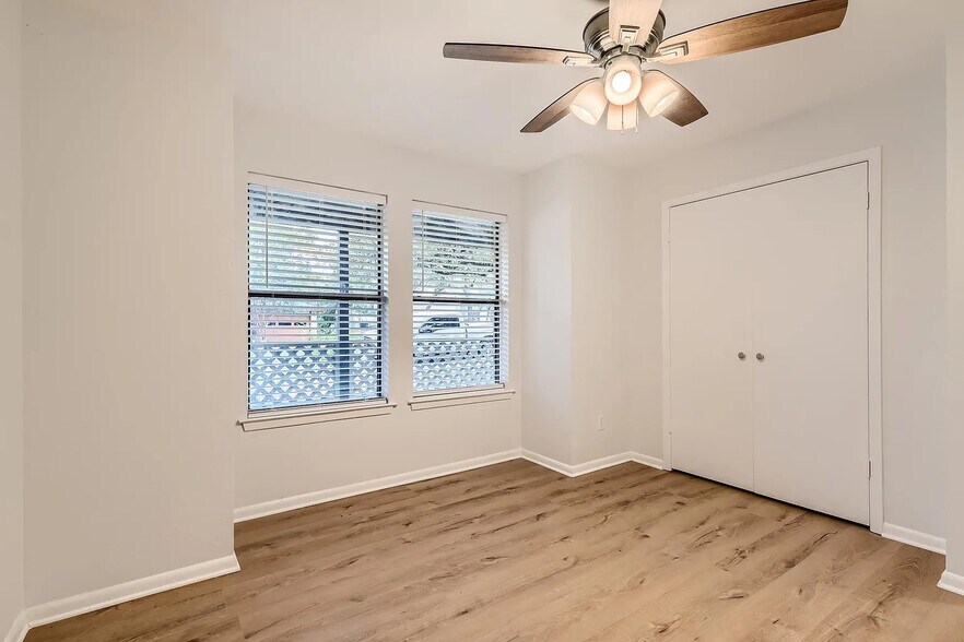 Building Photo - Room in Condo on Beauregard Cir