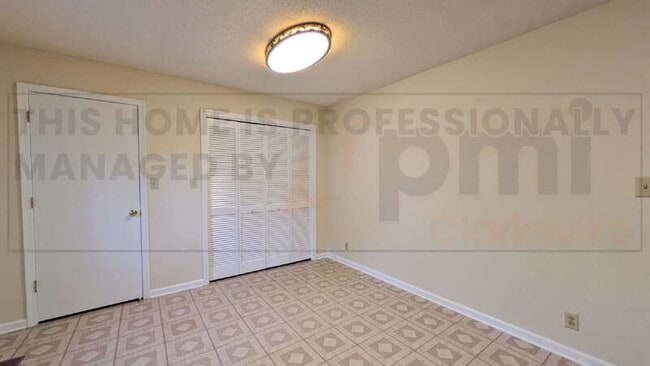 Building Photo - 3388 Oak Park Dr