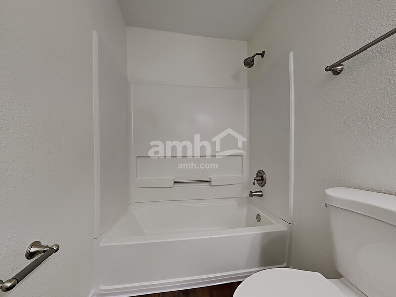 Building Photo - 15532 Outside Trail