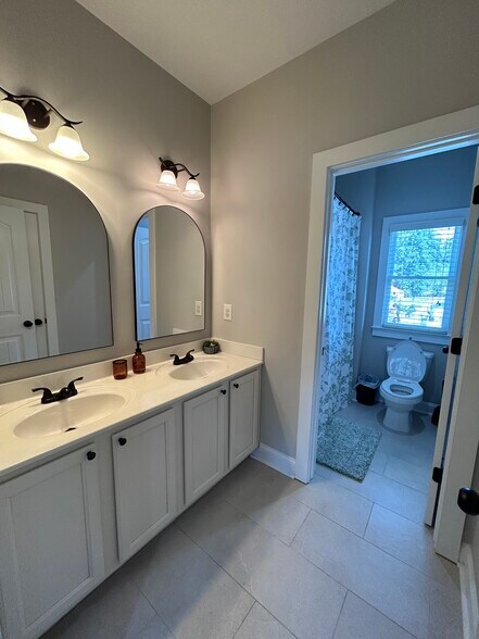 Jack & Jill Bathroom - 5006 Groover Dr SE