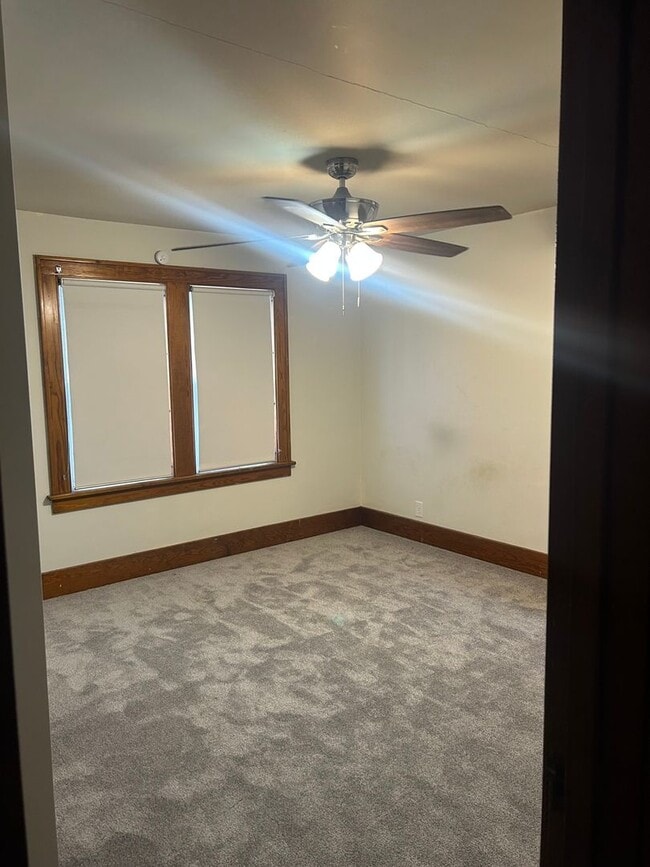 Building Photo - Charming 4BR House in Steubenville