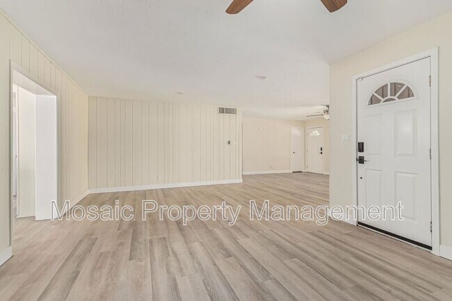 Building Photo - 104 E La Jolla Dr