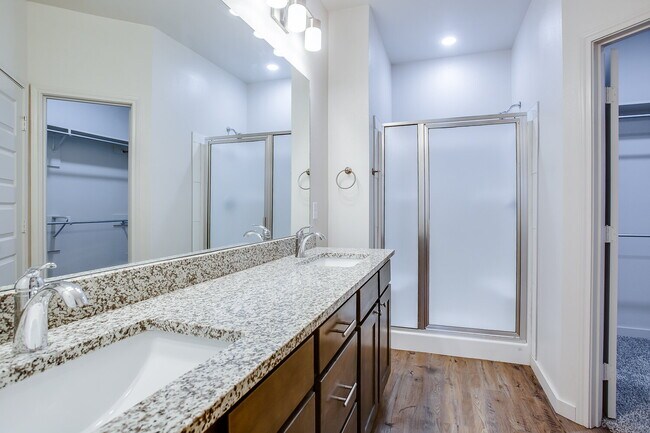Building Photo - Beautiful New Townhome Located South of To...
