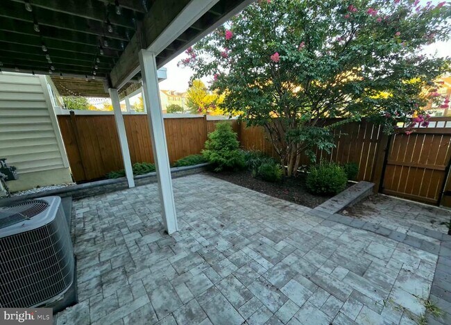 Building Photo - 16667 Danridge Manor Dr