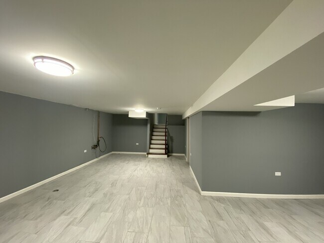 Building Photo - 819 59th St