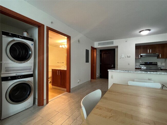 Building Photo - 9499 Collins Ave