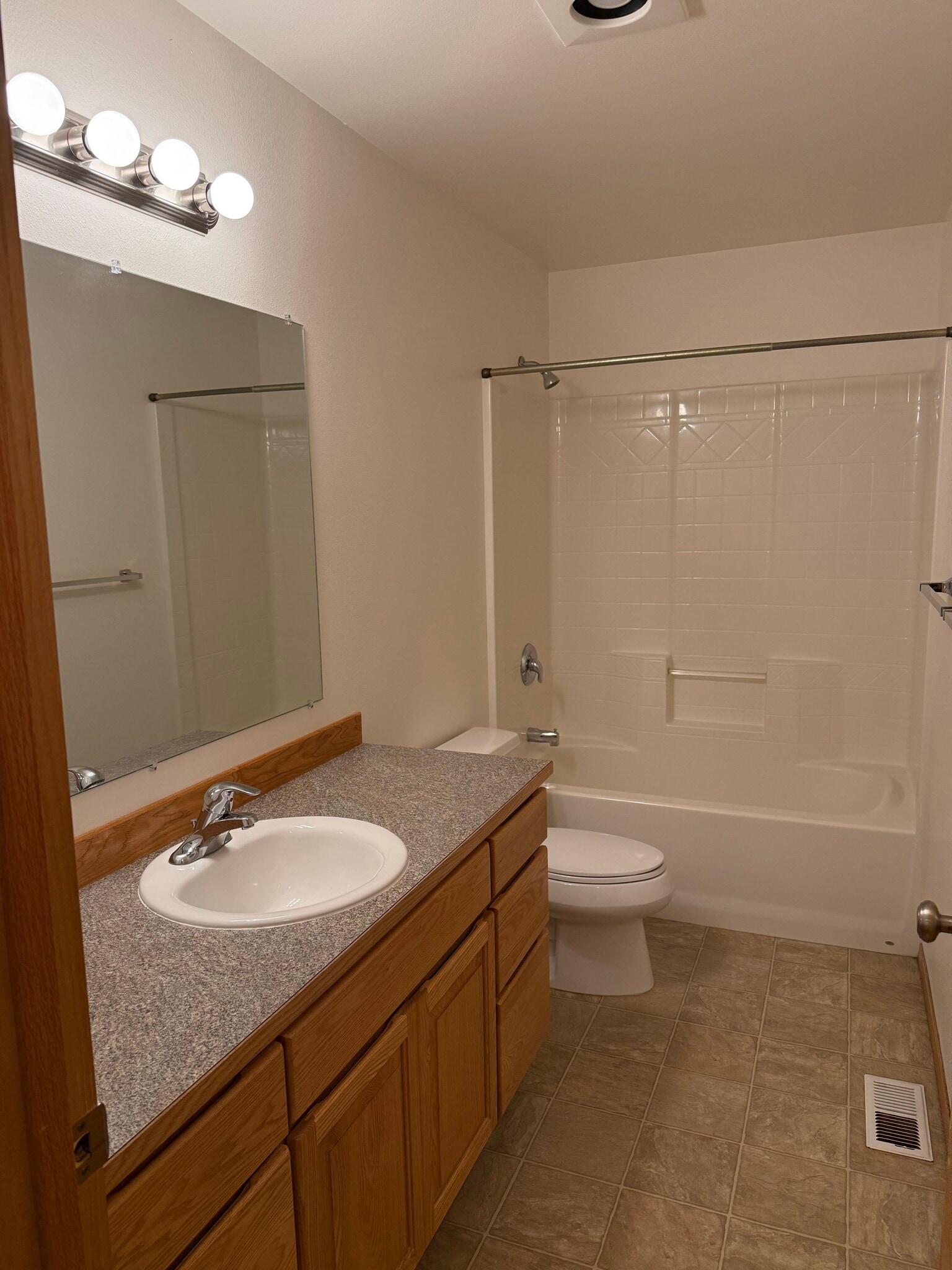 Building Photo - 1015 N Baker Ave