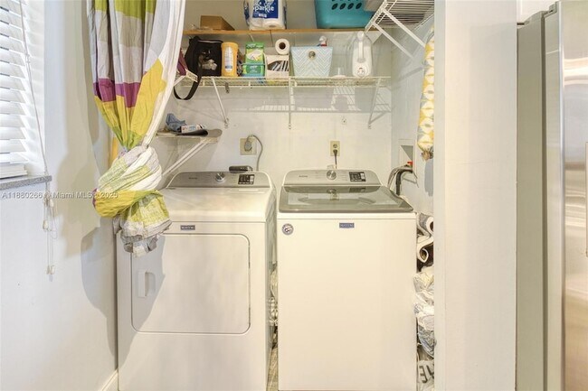 Building Photo - 115 Lake Emerald Dr