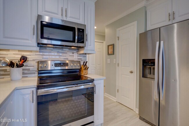 Building Photo - 3946 Island Dr