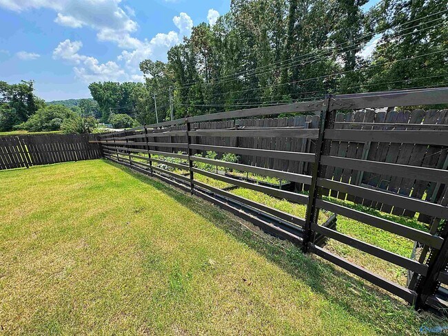 Building Photo - 105 Oak Shade Dr