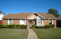 Building Photo - 2406 High Hollow Dr