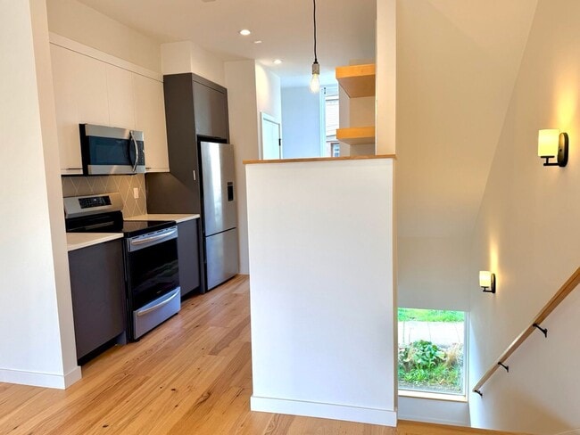 Building Photo - Modern 3-Level Townhome (2020) with Private Garage, Roof Deck & A/C