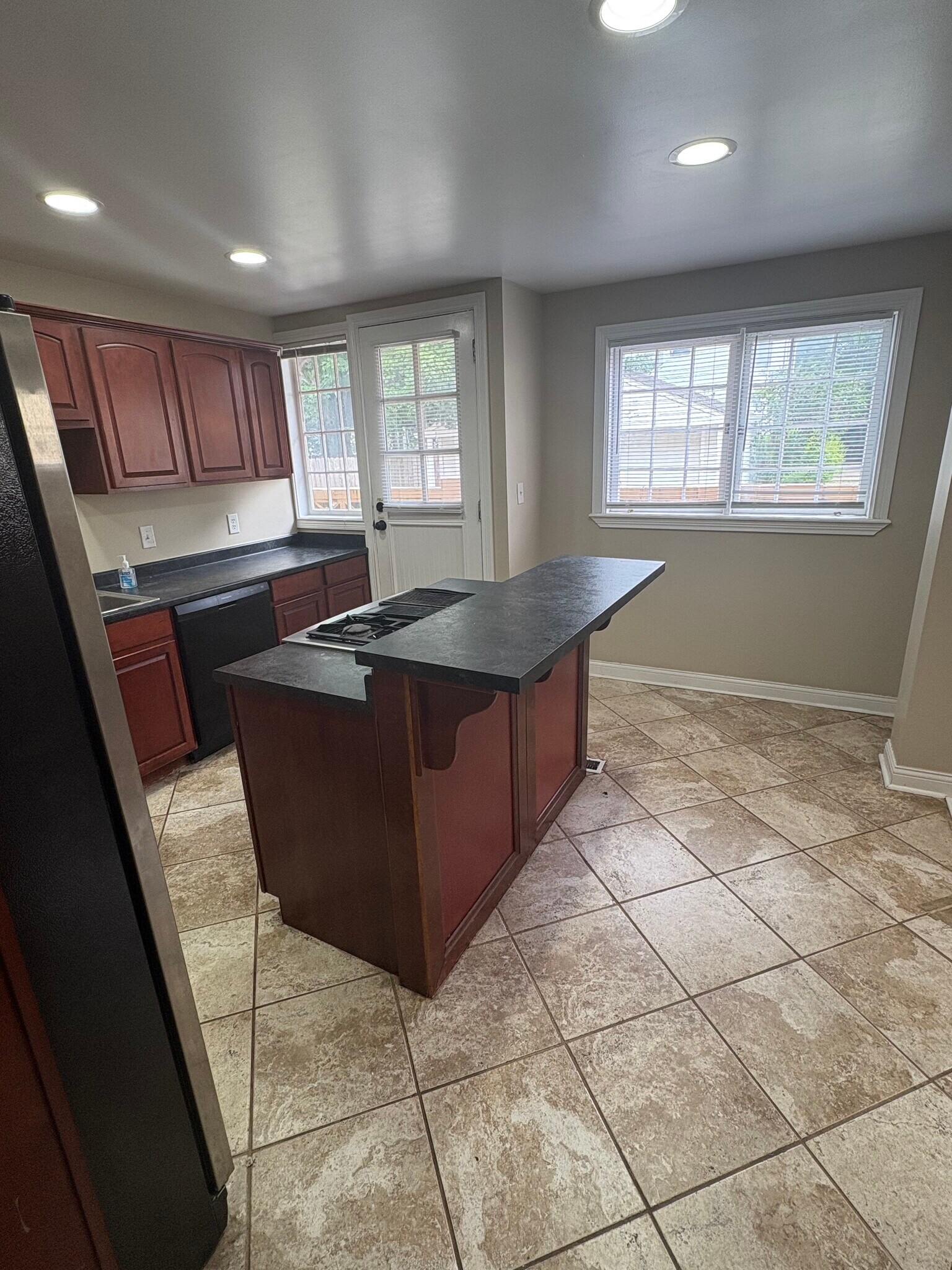 Kitchen - 1924 N Talbott St