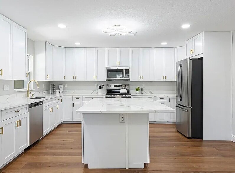 Building Photo - 4335 10th Ave S