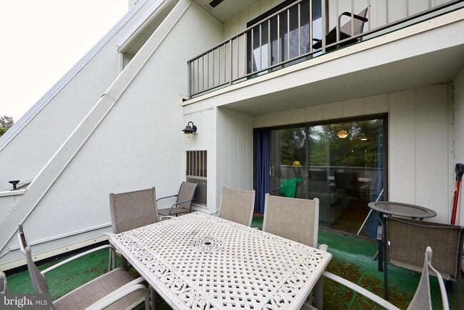 Building Photo - 242 Summit House