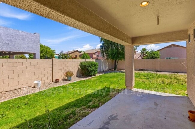 Building Photo - 21069 N Jocelyn Ln