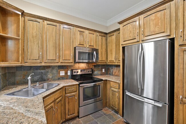 Building Photo - 5812 La Vista Dr