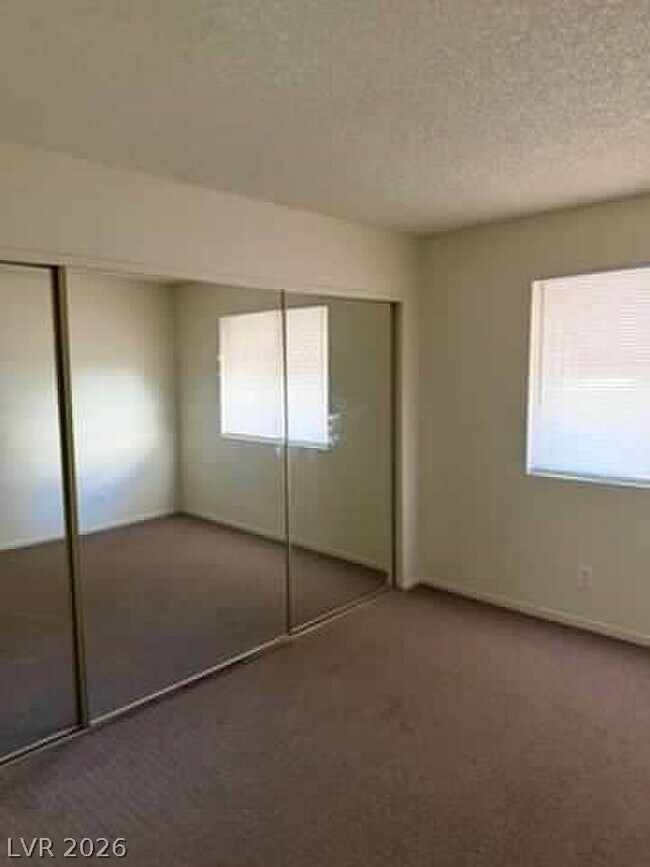 Building Photo - 2724 Otter Creek Ct