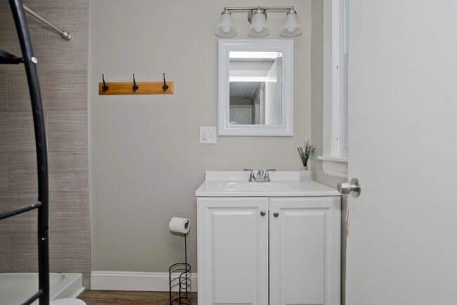 Building Photo - 791 Britton St