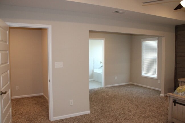 Building Photo - Welcome to your dream home!